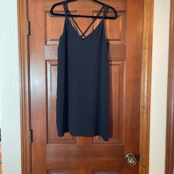 Topshop Dresses & Skirts - TopShop cross cross strap shift dress size 6